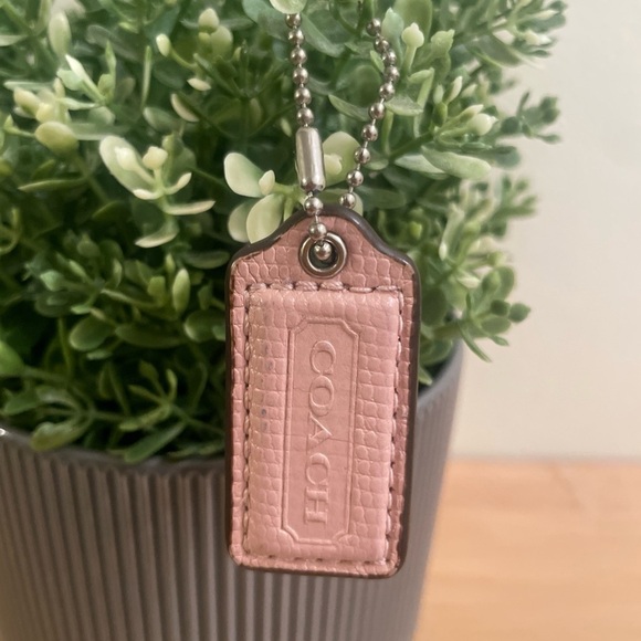 Coach Handbags - Coach Vintage Leather  Hang Tag 🏷️ Item #22
